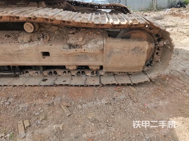 左驅(qū)動輪（行走機(jī)構(gòu)）