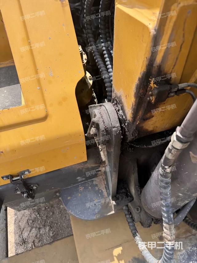 大臂根部?斜（工作和回轉(zhuǎn)裝置）