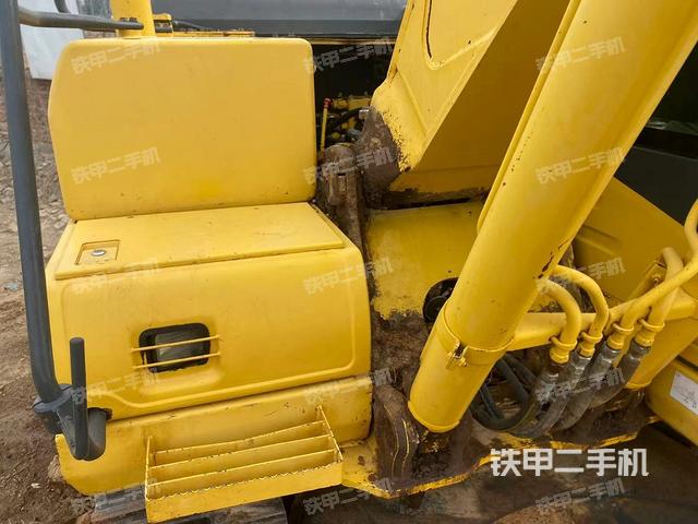 駕駛室頂部(整機外觀) 駕駛室頂部(整機外觀)