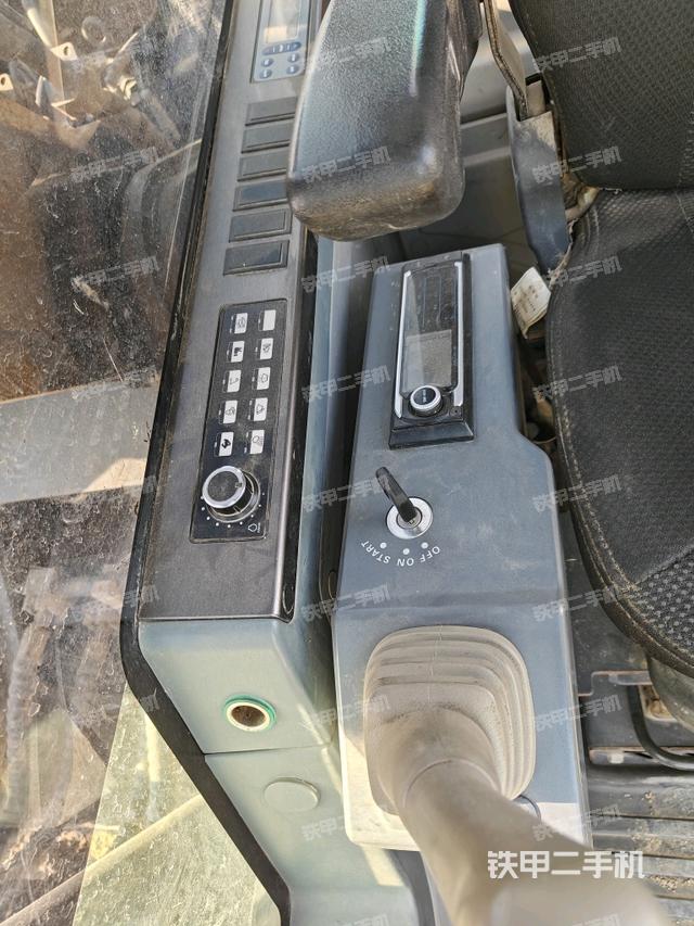 駕駛室左前45度（駕駛室部分）