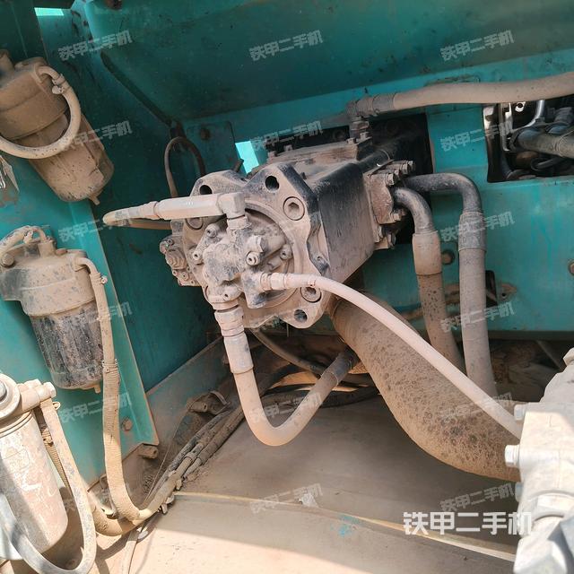 液壓泵艙室正面整體(整機(jī)外觀) 液壓泵艙室正面整體(整機(jī)外觀)