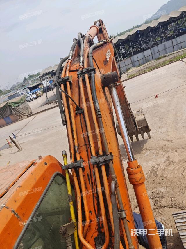 大臂背部俯视（工作和回转装置）