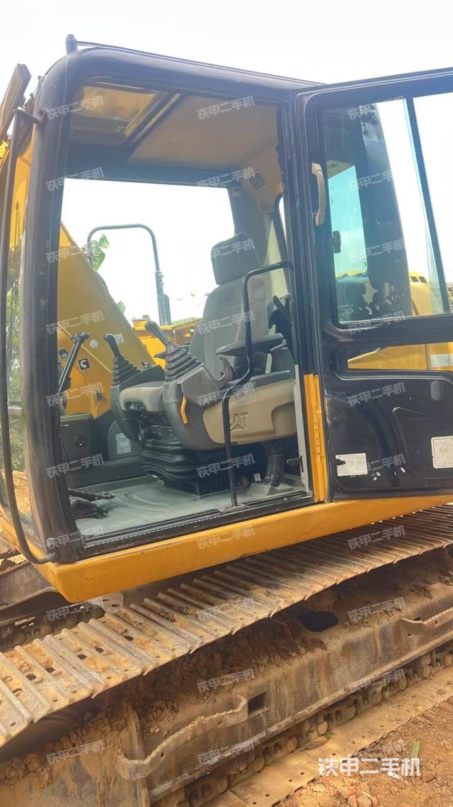 驾驶室整体（整机外观）