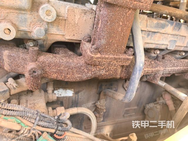 發(fā)動機右側(cè)全景（壓路機發(fā)動機艙）