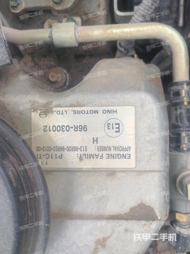 氣門室蓋螺絲特寫（上車部件）