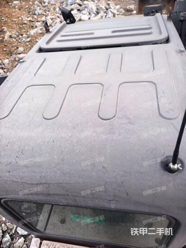 駕駛室頂部（整機外觀）