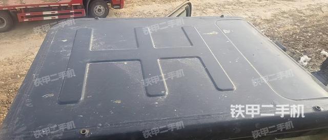 驾驶室顶部（整机外观）