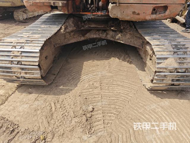 转盘和下车架正前（工作和回转装置）