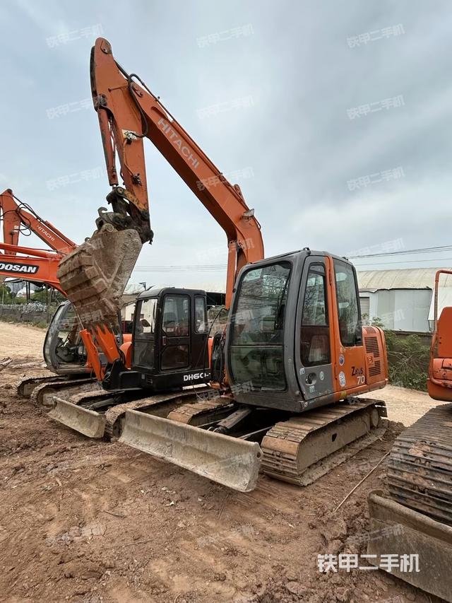 右后45(整機(jī)外觀) 右后45(整機(jī)外觀)