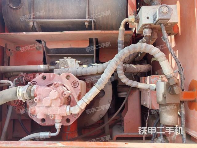 液壓泵艙室正面整體（整機(jī)外觀）