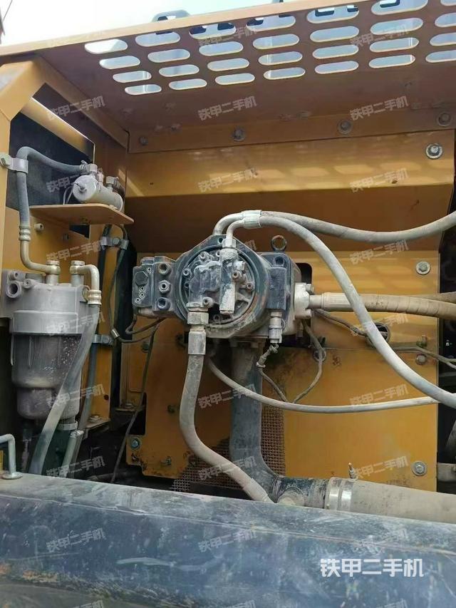 液壓泵艙室正面整體（整機(jī)外觀）