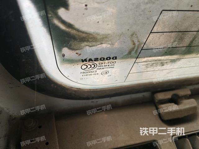 后窗玻璃角标（驾驶室部分）