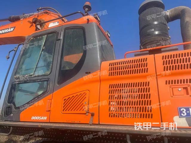 駕駛室整體（整機(jī)外觀）