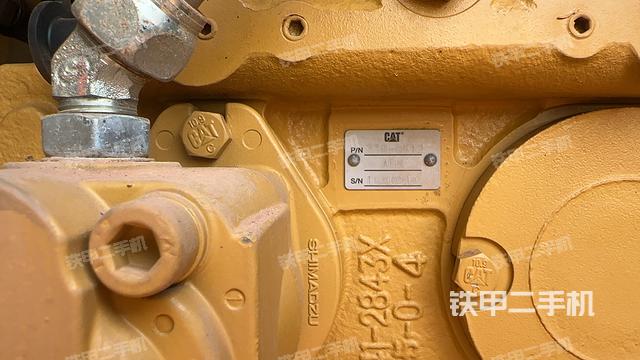 液压泵舱室正面整体（整机外观）