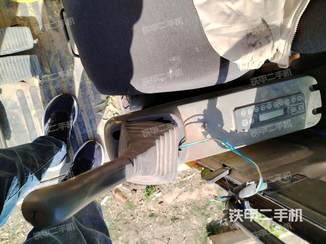 座椅左側(cè)控制臺/音響/含左手柄（駕駛室部分）