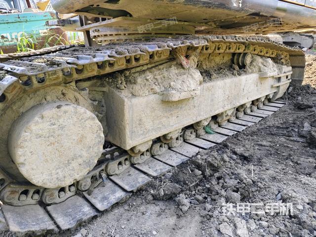 左側(cè)履帶整體?(行走機(jī)構(gòu)) 左側(cè)履帶整體?(行走機(jī)構(gòu))