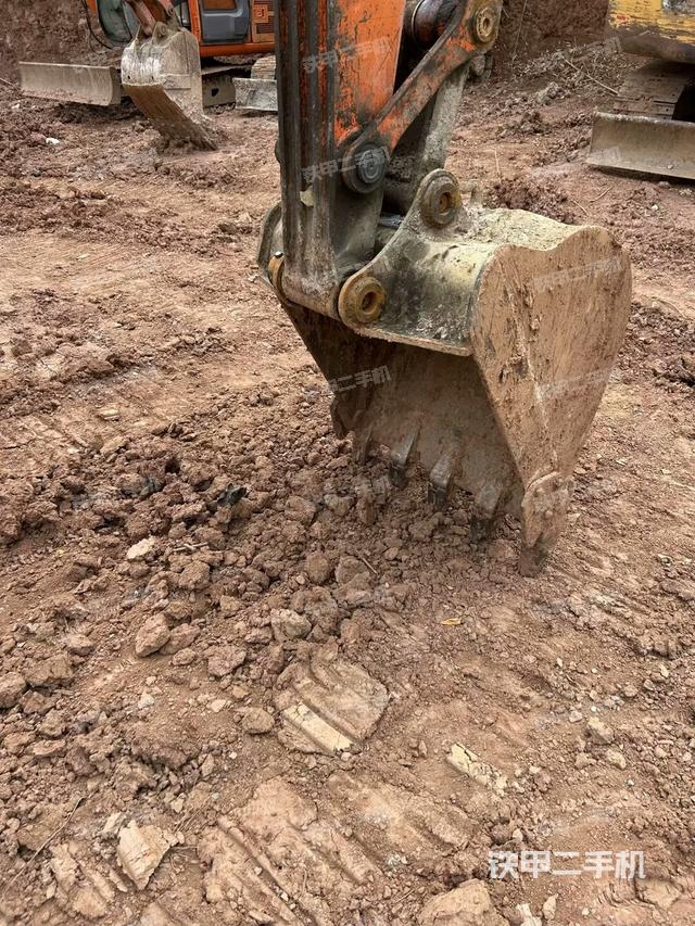 鏟斗45度(工作和回轉(zhuǎn)裝置) 鏟斗45度(工作和回轉(zhuǎn)裝置)