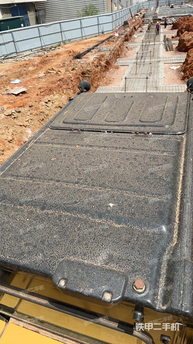 驾驶室顶部（整机外观）