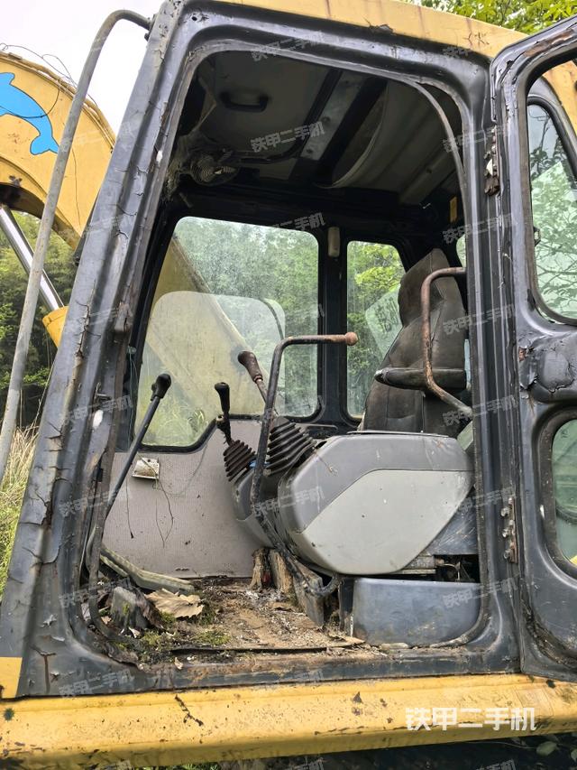 駕駛室整體(整機外觀) 駕駛室整體(整機外觀)