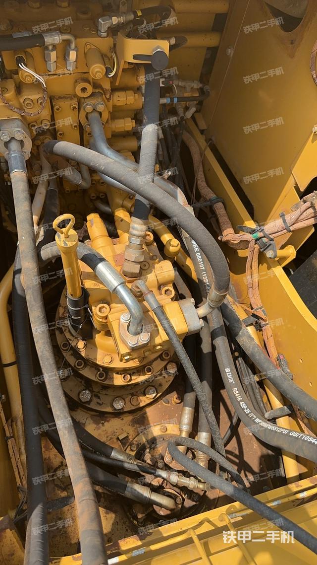 回转马达和主控阀（整机外观）