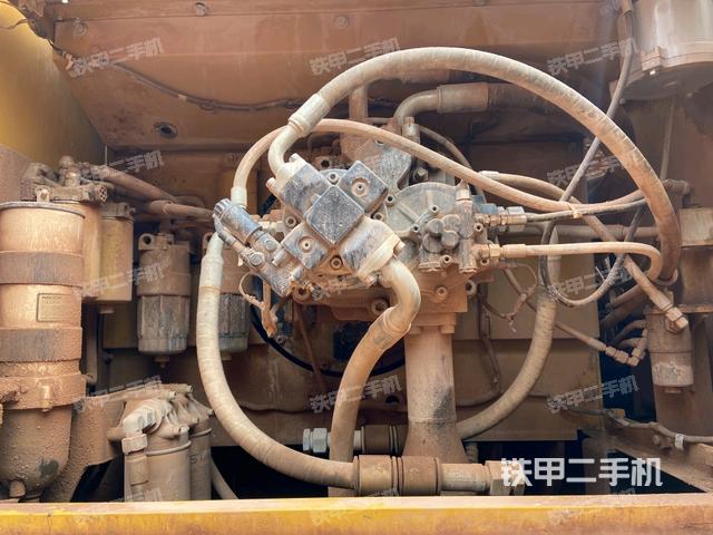 液壓泵艙室正面整體（整機(jī)外觀）