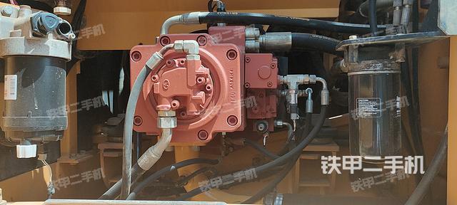 液壓泵艙室正面整體（整機(jī)外觀）