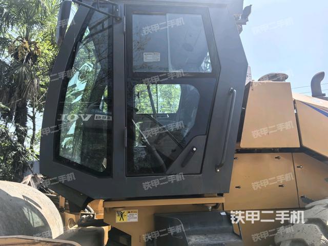 左側(cè)正面照（壓路機駕駛室）