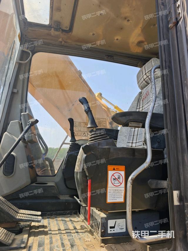 駕駛室整體（整機外觀）