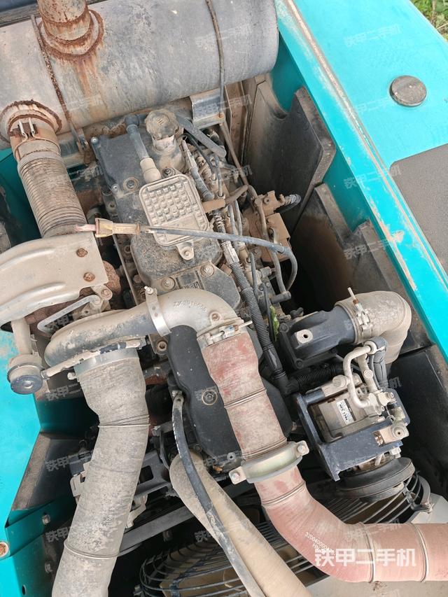 發(fā)動(dòng)機(jī)室（上車部件）