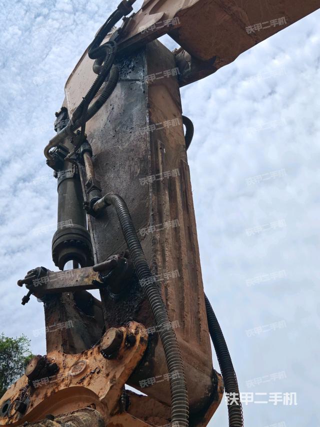 小臂整體左后(工作和回轉(zhuǎn)裝置) 小臂整體左后(工作和回轉(zhuǎn)裝置)