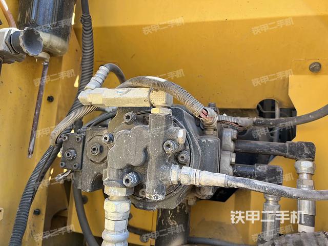 液壓泵艙室正面整體(整機(jī)外觀) 液壓泵艙室正面整體(整機(jī)外觀)