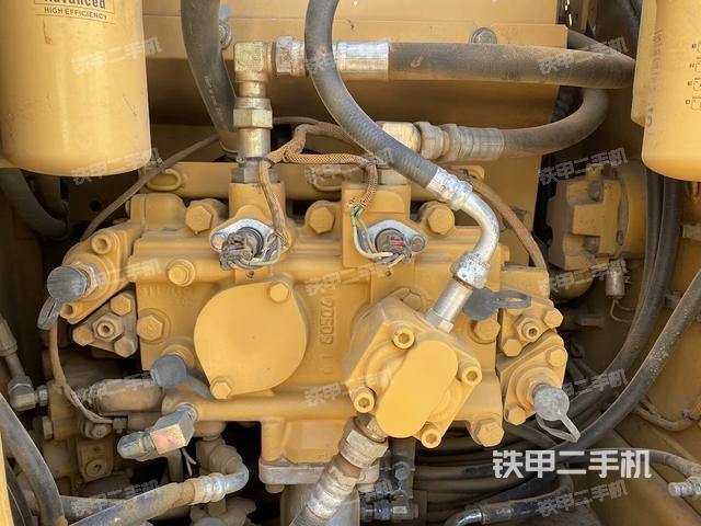 液壓泵艙室正面整體（整機(jī)外觀）