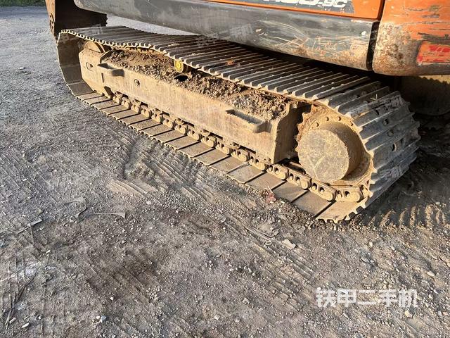 右驅動輪（行走機構）