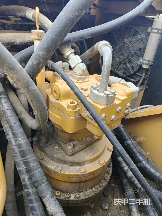 回轉(zhuǎn)馬達(dá)和主控閥（整機(jī)外觀）