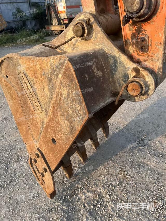 小臂整體左后（工作和回轉裝置）