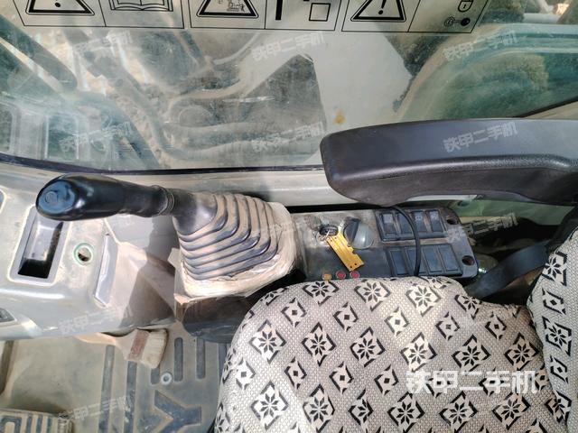 座椅右側(cè)控制臺(tái)/鑰匙門(mén)/油門(mén)/含右手柄（駕駛室部分）