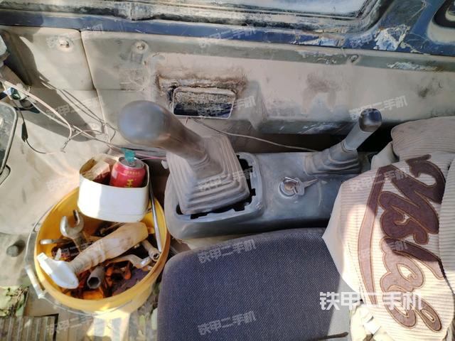 座椅右側(cè)控制臺/鑰匙門/油門/含右手柄（駕駛室部分）