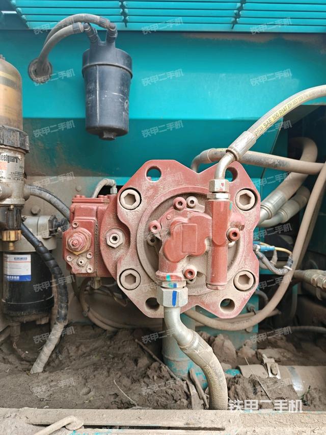 液壓泵斜45?左（大件艙室）