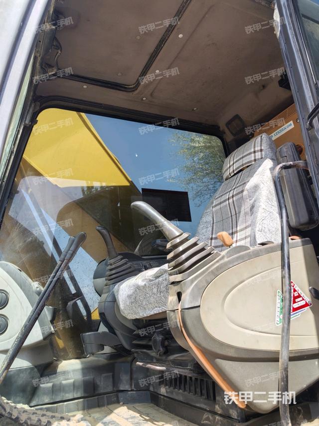 駕駛室整體（整機外觀）