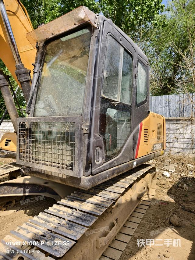 駕駛室整體(整機(jī)外觀) 駕駛室整體(整機(jī)外觀)