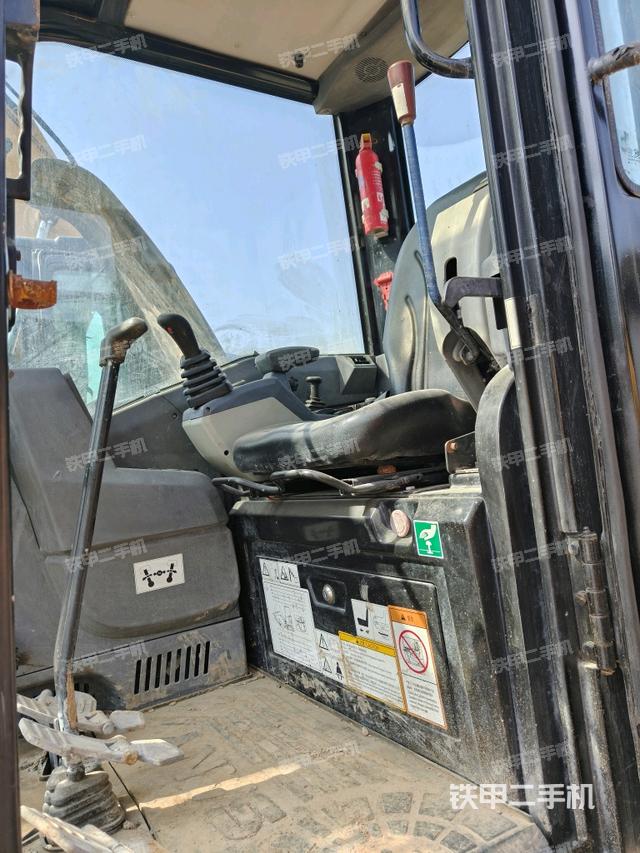 駕駛室整體（整機(jī)外觀）