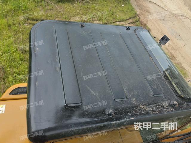 駕駛室頂部(整機(jī)外觀) 駕駛室頂部(整機(jī)外觀)