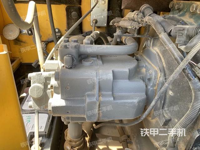 液壓泵艙室正面整體(整機外觀) 液壓泵艙室正面整體(整機外觀)