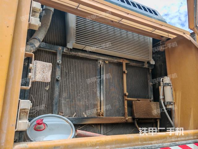 散熱器正面(大件艙室) 散熱器正面(大件艙室)