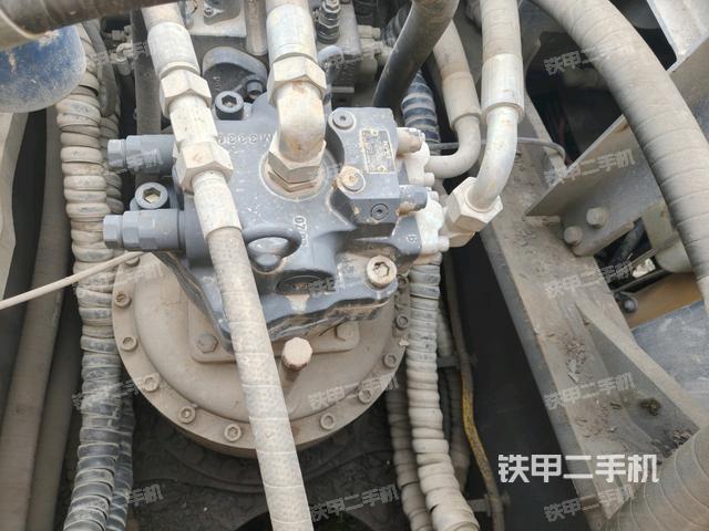 回轉(zhuǎn)馬達(dá)和主控閥(整機(jī)外觀) 回轉(zhuǎn)馬達(dá)和主控閥(整機(jī)外觀)