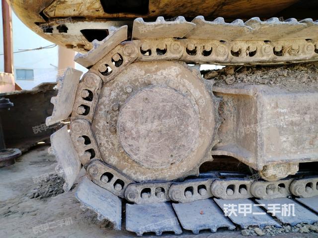 右驅(qū)動輪（行走機構(gòu)）