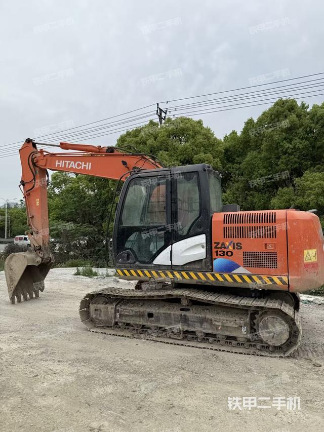 日立ZX130-5A挖掘机的设备实拍-第11张实拍照片