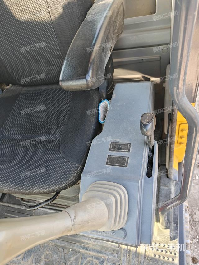 左后方玻璃角標(biāo)（駕駛室部分）