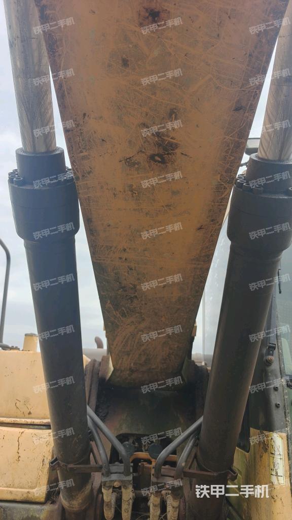 大臂油缸整體?豎拍（工作和回轉(zhuǎn)裝置）