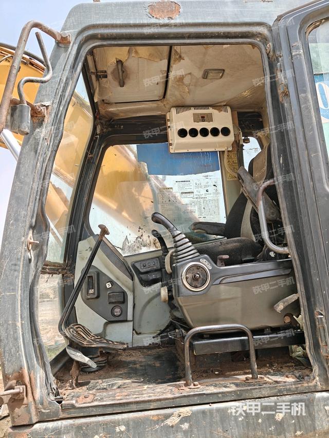 座椅左側(cè)控制臺(tái)/音響/含左手柄（駕駛室部分）